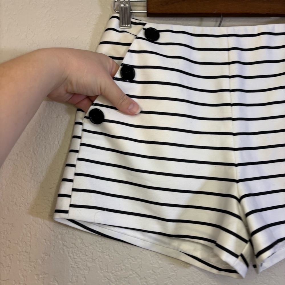 Forever 21 Bundle of Two Shorts Red / Black and White Stripe Size S - Picture 9 of 10